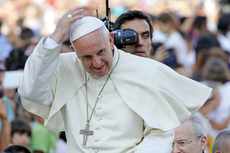 © Reuters. ENCYCLIQUE TRÈS ATTENDUE DU PAPE SUR LE RÉCHAUFFEMENT CLIMATIQUE