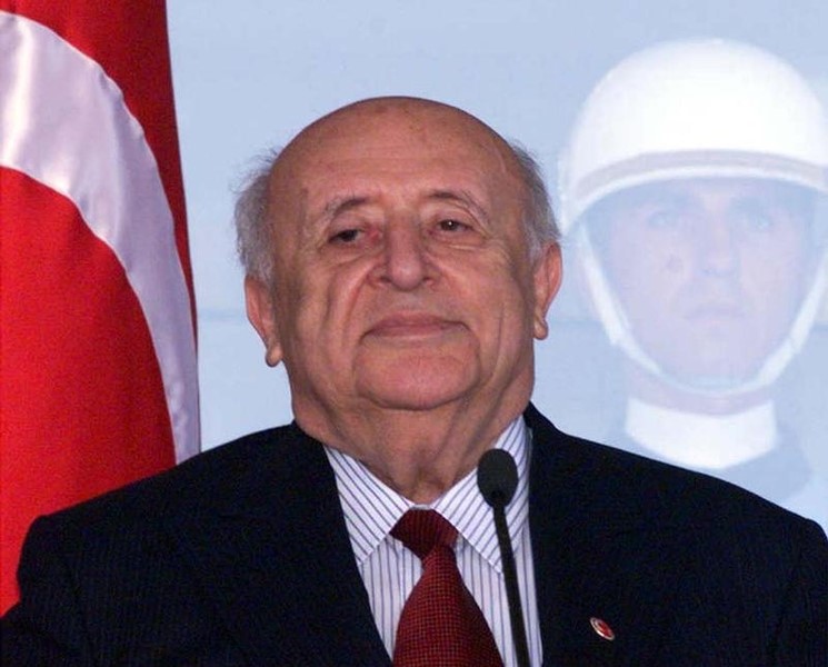 © Reuters. DÉCÈS DE L'ANCIEN PRÉSIDENT TURC SÜLEYMAN DEMIREL