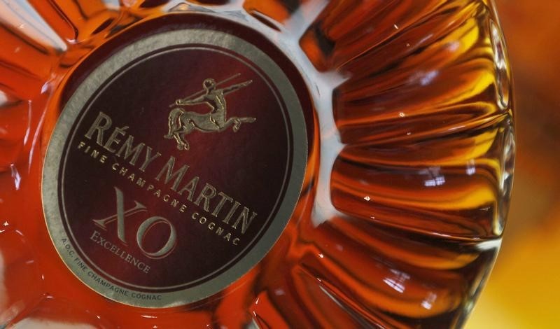 © Reuters. Бутылка коньяка XO на заводе Remy Martin в Коньяке