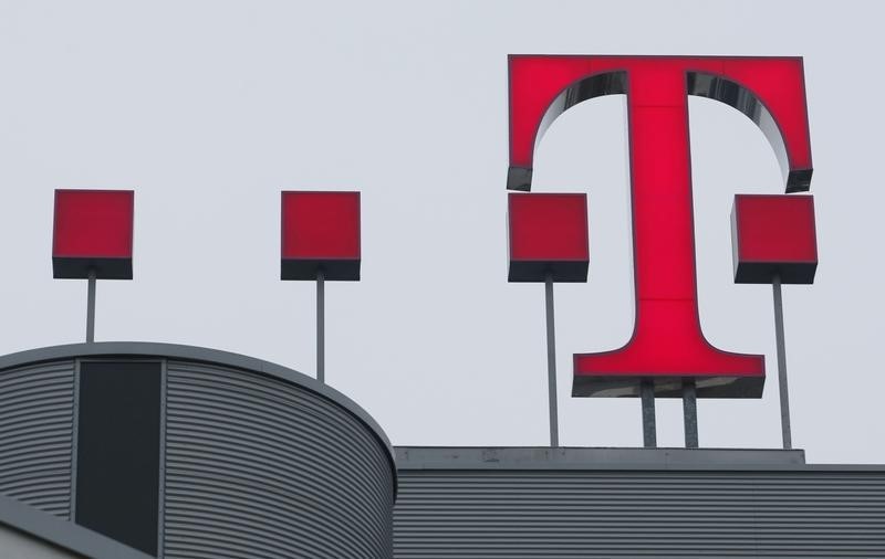 © Reuters. Deutsche Telekom habla con Comcast sobre venta de T-Mobile US, según una revista