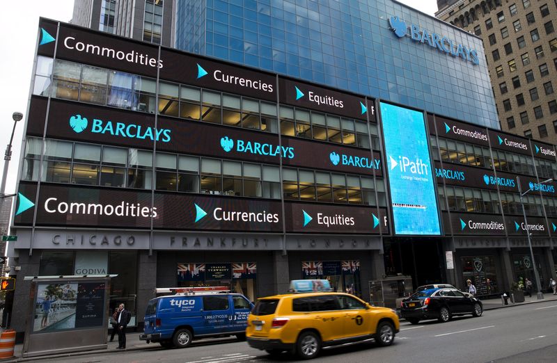 © Reuters. A view of the exterior of the Barclays U.S. Corporate headquarters in the Manhattan borough of New York City