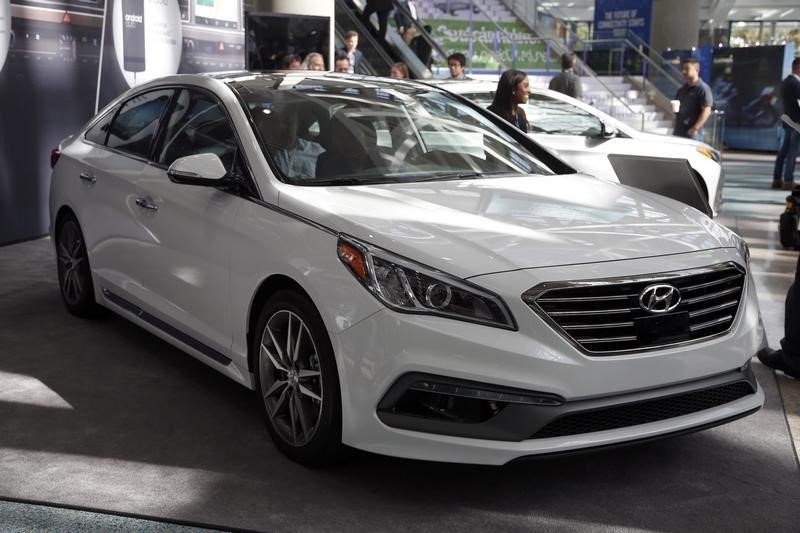 © Reuters. A 2015 Hyundai Sonata 2.0T is seen during preparations for the 2014 LA Auto Show in Los Angeles