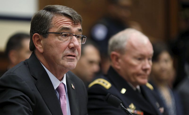 © Reuters. U.S. Defense Secretary Carter testifies next to U.S. Joint Chiefs Chairman General Dempsey before a House Armed Services Committee hearing in Washington 