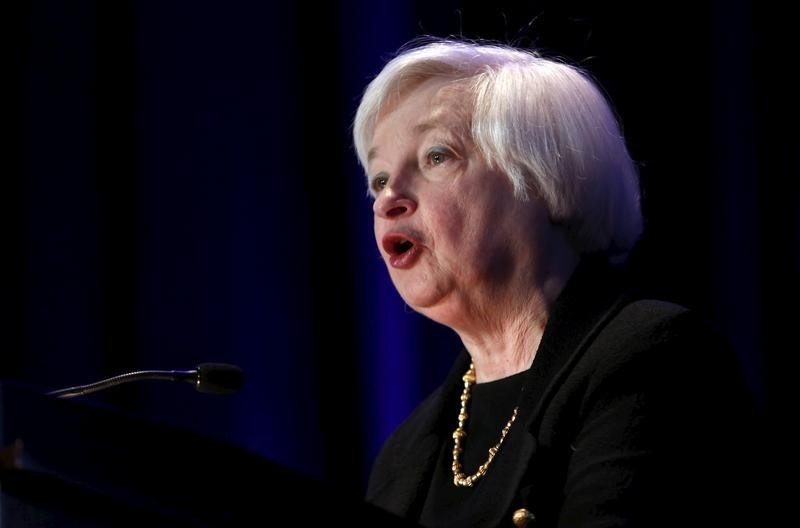 © Reuters. La Fed dice que la economía de EEUU puede soportar un alza de los tipos 