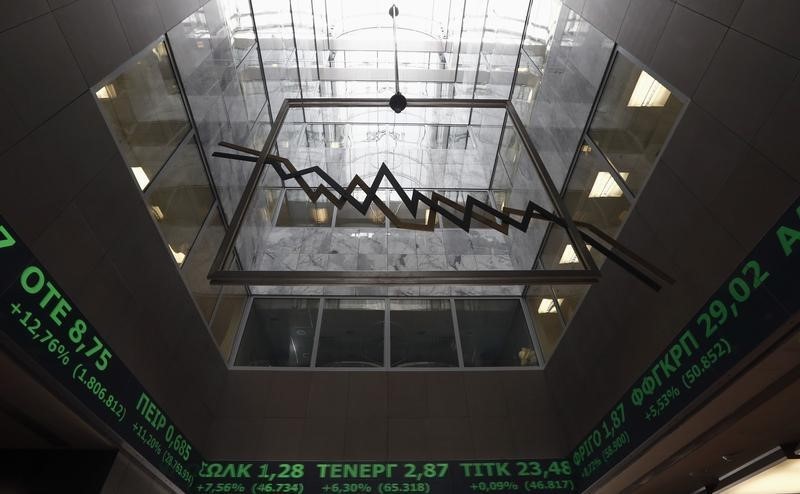 © Reuters. La bolsa griega alcanza un nuevo mínimo de tres años
