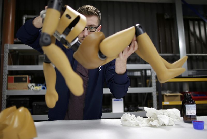 © Reuters. Crash test dummies at the headquarters of ENCOCAM