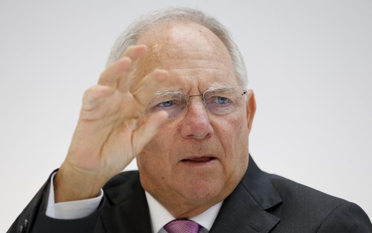 © Reuters. Ministro alemão das Finanças, Wolfgang Schaeuble, durante encontro em Dresden, na Alemanha