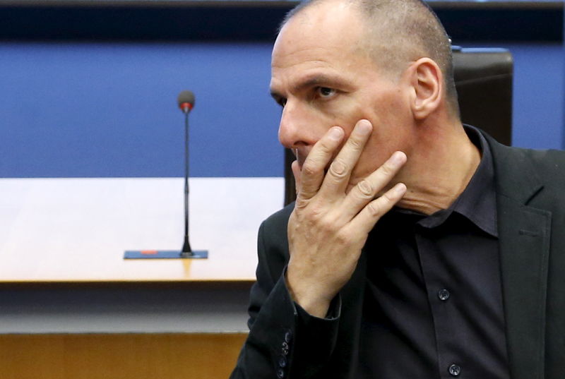 © Reuters. Greek Finance Minister Varoufakis attends an euro zone finance ministers meeting in Luxembourg