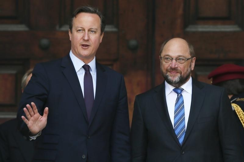 © Reuters. Britain's Prime Minister Cameron and European Parliament President Schulz leave  after attending a national service of commemoration to mark the 200th anniversary of the Battle of Waterloo at St Paul's Cathedral in central London
