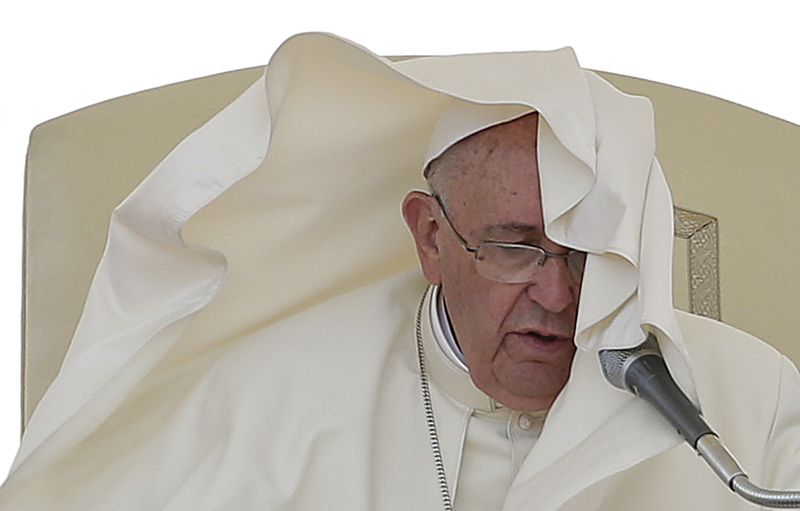 © Reuters. Papa Francisco durante audiência geral na Praça São Pedro