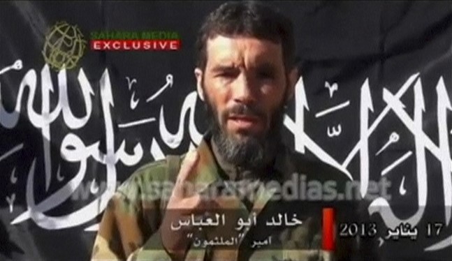 © Reuters. Undated still image from a video showing Mokhtar Belmokhtar speaking at an unknown location