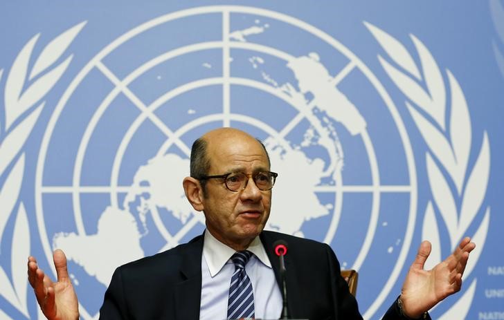 © Reuters. Porta-voz da ONU Ahmad Fawzi durante entrevista coletiva em Genebra