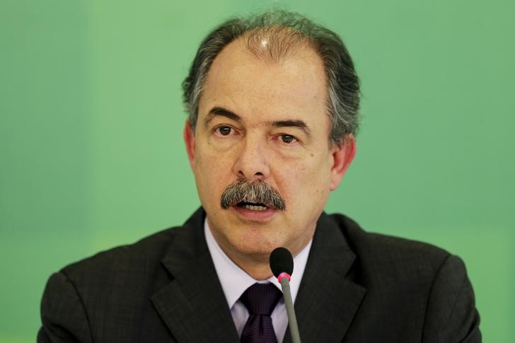 © Reuters. Ministro-chefe da Casa Civil, Aloizio Mercadante, durante entrevista coletiva em Brasília