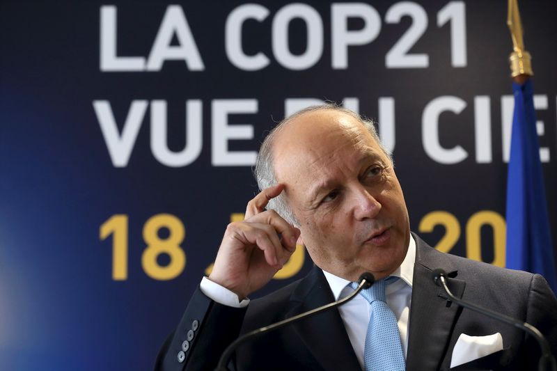 © Reuters. French FM Fabius speaks at a news conference regarding an agreement to limit global warming in air transport during the 51st Paris Air Show at Le Bourget airport near Paris