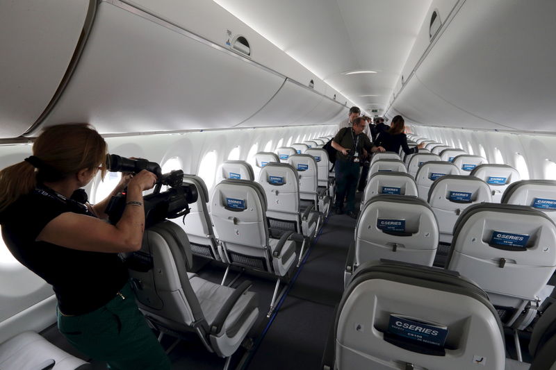 © Reuters. Journalists visit the cabin of the Bombardier CS100 aircraft after a news conference one day before the opening of the 51st Paris Air Show at Le Bourget airport
