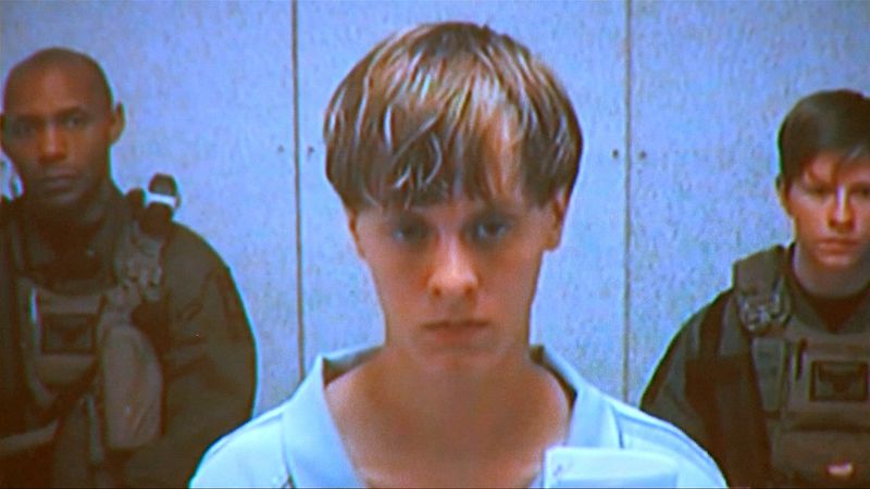 © Reuters. Dylann Roof aparece em circuito fechado de TV durante audiência em Charleston