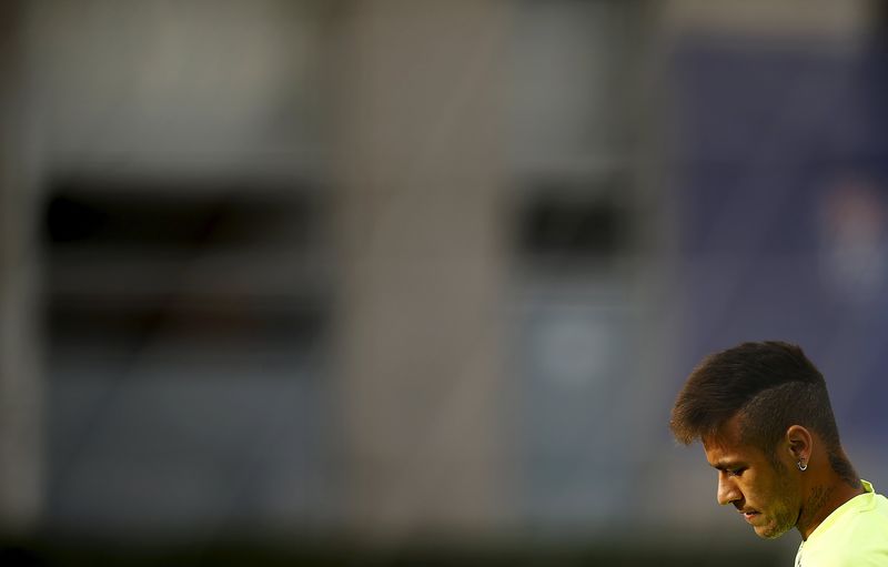 © Reuters. Atacante Neymar, da seleção brasileira, durante treino da equipe em Santiago, no Chile