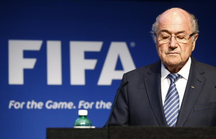 © Reuters. FIFA President Blatter pauses during a news conference at the FIFA headquarters in Zurich