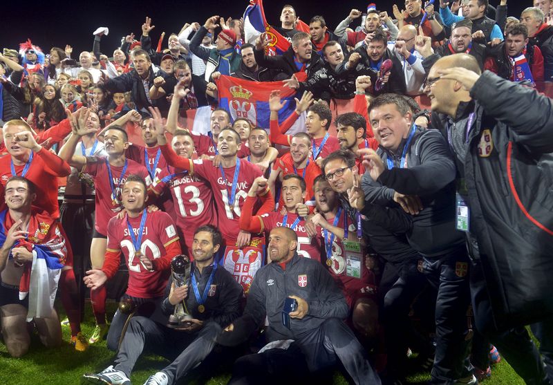 © Reuters. Members of the team from Serbia celebrate with the trophy and supporters after they defeated Brazil in the final of the U20 Soccer World Cup in Auckland, New Zealand