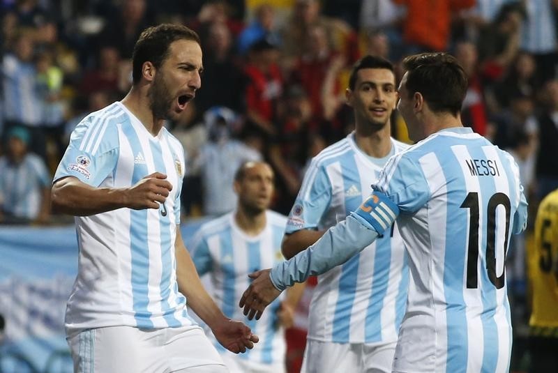© Reuters. Argentina vence 1-0 a Jamaica sin convencer y gana grupo en Copa América