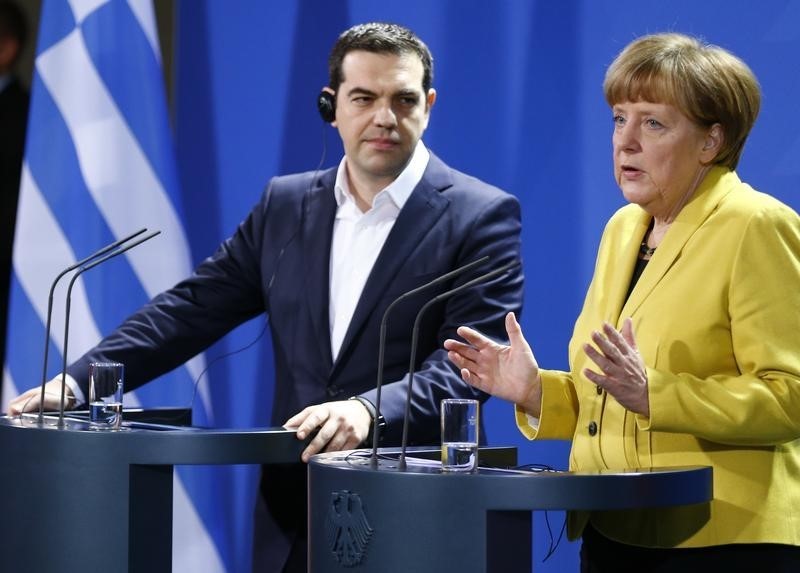 © Reuters. Varoufakis sostiene que Merkel se enfrenta a una "dura decisión" en la reunión del lunes