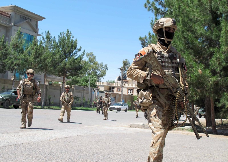 © Reuters. Una bomba mata a nueve niños y 10 adultos en Afganistán