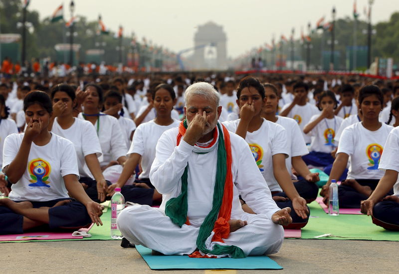 © Reuters. El primer ministro indio impulsa el Día Internacional del Yoga