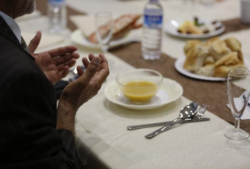 © Reuters. La educación mejora la seguridad del ayuno del Ramadán para los diabéticos 