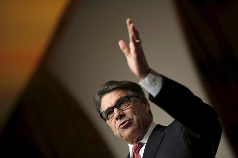 © Reuters. Former Texas Governor and Republican presidential candidate Rick Perry addresses the "Road to Majority" conference in Washington 