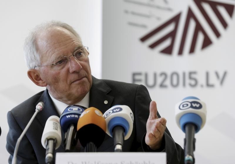 © Reuters. Schaeuble insiste en las reformas de Grecia de cara a la cumbre de emergencia