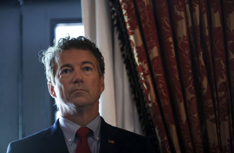 © Reuters. Republican presidential candidate Senator Rand Paul (R-KY) waits before addressing a legislative luncheon held as part of the "Road to Majority" conference in Washington 