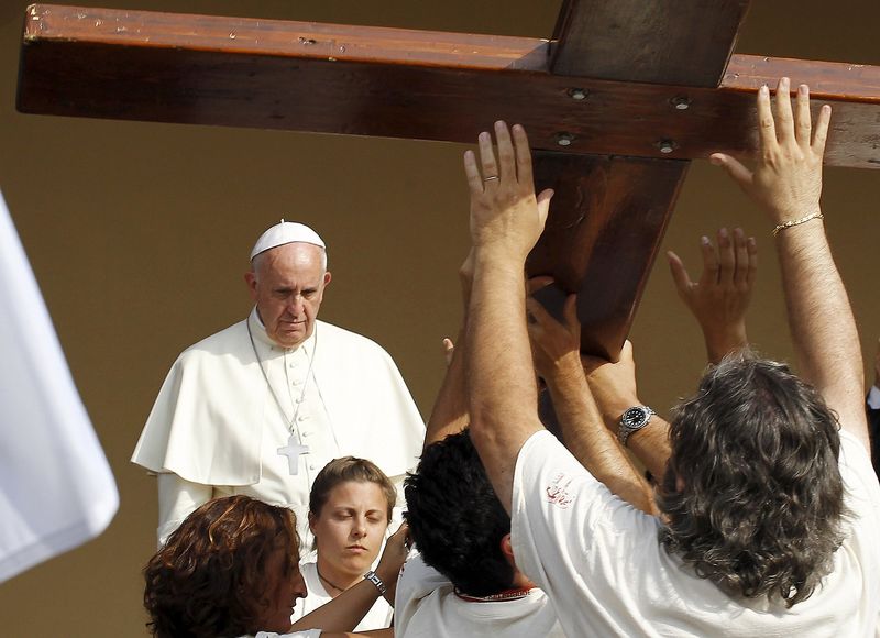 © Reuters. Papa Francisco pide perdón por persecución de protestantes valdenses en el siglo XV