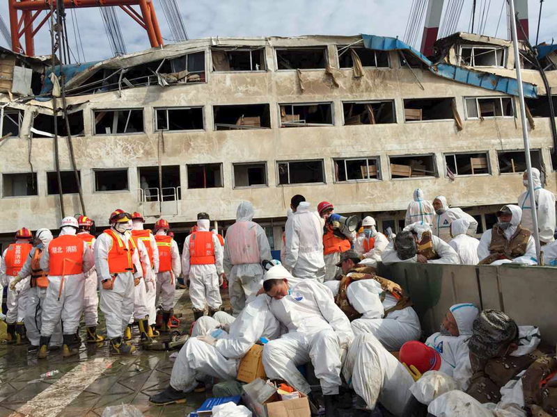 © Reuters. Sólo 12 supervivientes en naufragio en río Yangtsé, 442 murieron, según medios chinos