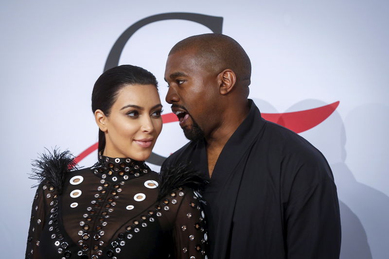 © Reuters. Kim Kardashian chega com Kanye West para premiação de moda em Nova York