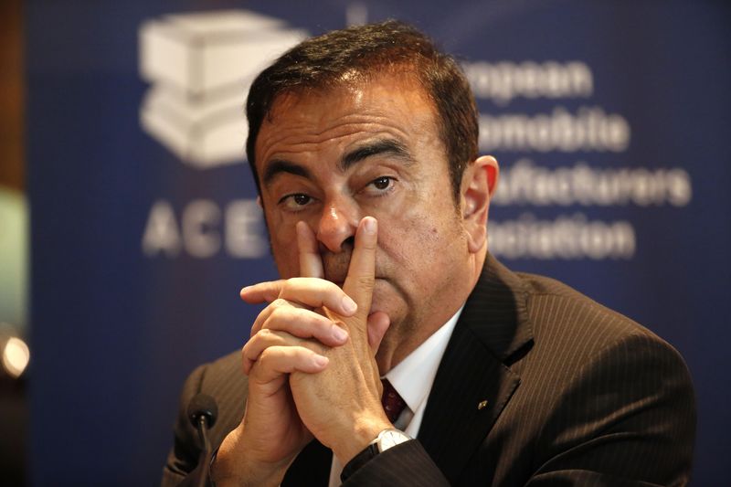 © Reuters. Carlos Ghosn, CEO of the Renault-Nissan Alliance, and current chairman of the Association of European Carmakers, attends a news conference of the European Automobile Manufacturers' Association in Paris