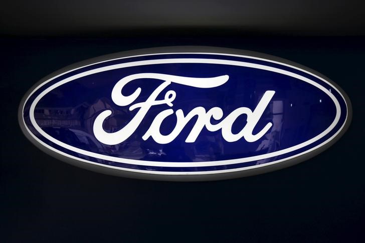 © Reuters. The corporate logo of Ford is seen at a Ford branch in Caracas 