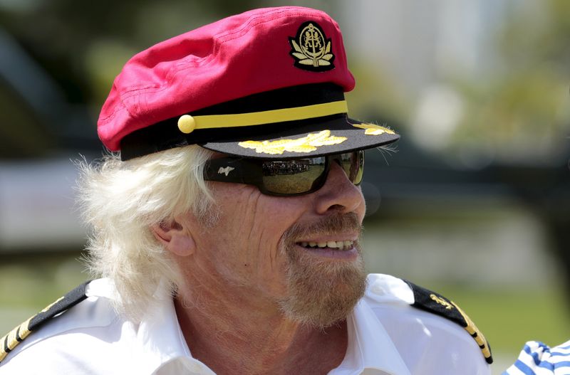 © Reuters. Richard Branson arrives by helicopter for a news conference at the Perez Art Museum in Miami