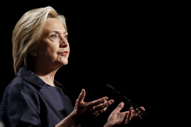 © Reuters. Democratic U.S. presidential candidate Hillary Clinton addresses the U.S. Conference of Mayors Annual Meeting in San Francisco