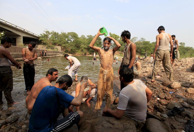 © Reuters. Número de muertos por ola de calor en Karachi sube a 780
