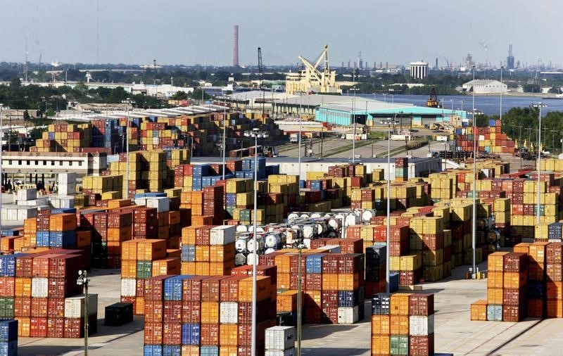 © Reuters. Contêineres no porto de Nova Orleans no rio Mississippi, na Louisiana, Estados Unidos