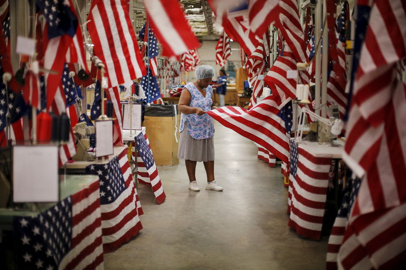 © Reuters. Brenda Sabb inspects a U.S. flag at Valley Forge's manufacturing facility in Lane, South Carolina