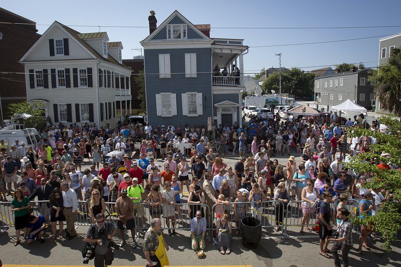 © Reuters. People take part in the morning service at Emanuel African Methodist Episcopal Church in Charleston