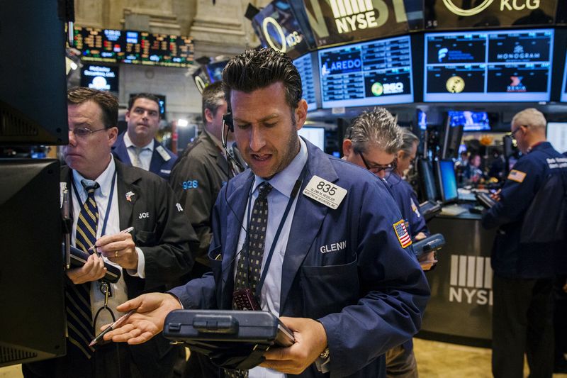 © Reuters. A trader works on the floor of the New York Stock Exchange shortly after the opening bell in New York