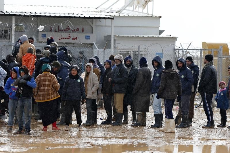 © Reuters. وكالات إغاثة: عجز التمويل يعرض اللاجئين السوريين للخطر