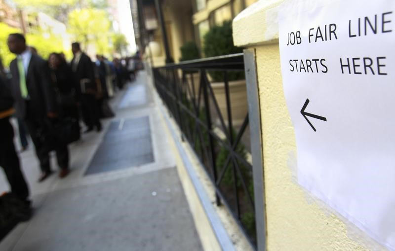 © Reuters. LÉGÈRE HAUSSE DES INSCRIPTIONS HEBDOMADAIRES AU CHÔMAGE