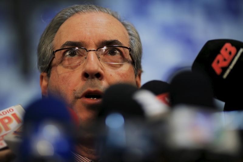 © Reuters. Eduardo Cunha, presidente da Câmara, falando a jornalistas durante coletiva em Brasília