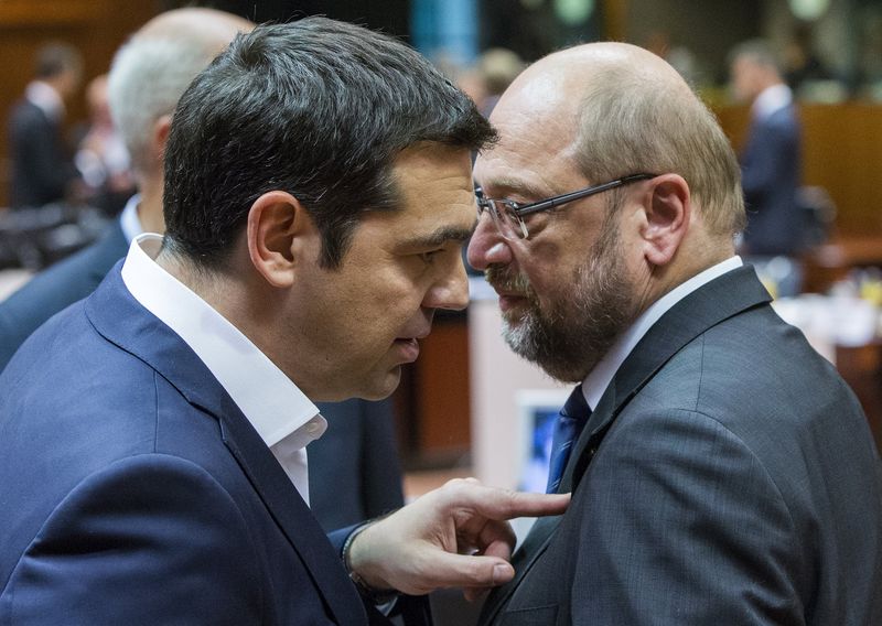 © Reuters. Primeiro-ministro grego conversa com o presidente do Parlamento Europeu