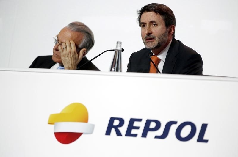 © Reuters. Repsol, Perenco y Pluspetrol pugnan por un campo de petróleo en Perú