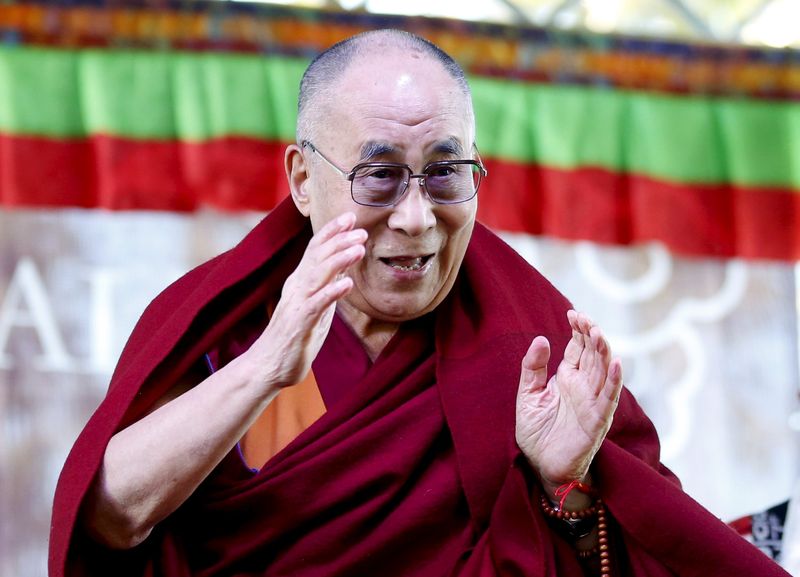 © Reuters. China advierte a organizadores del Glastonbury por su invitación al Dalai Lama
