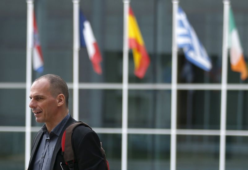 © Reuters. Ministro das Finanças da Grécia, Yanis Varoufakis, durante encontro em Luxemburgo